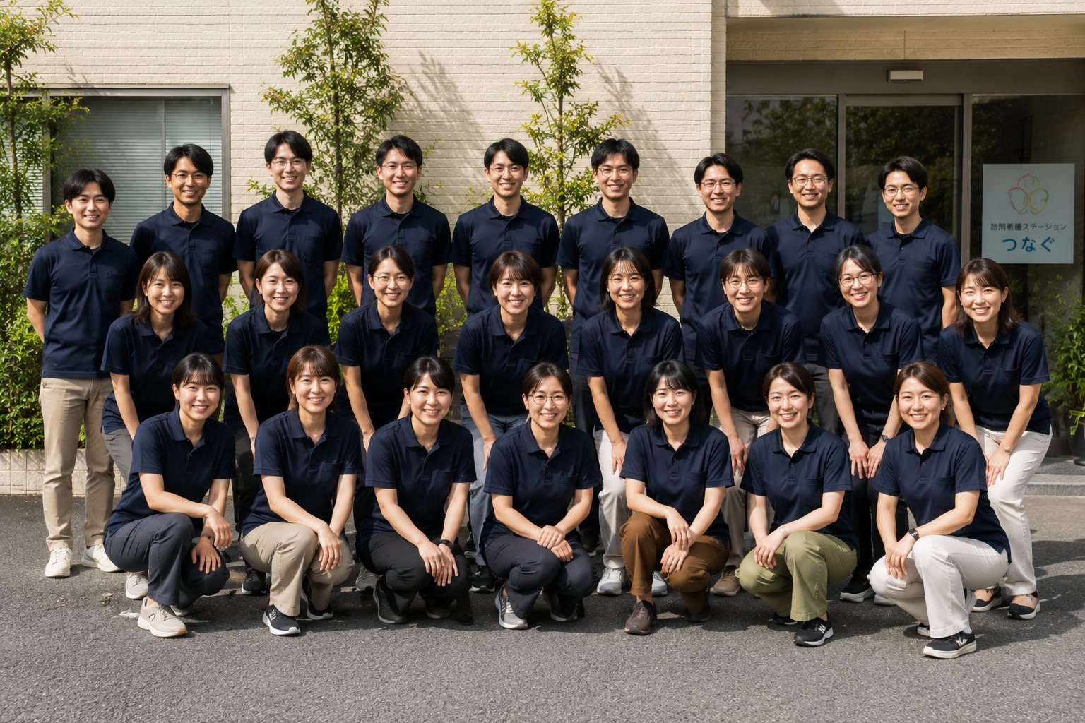 採用ページ用に撮影したスタッフ集合写真